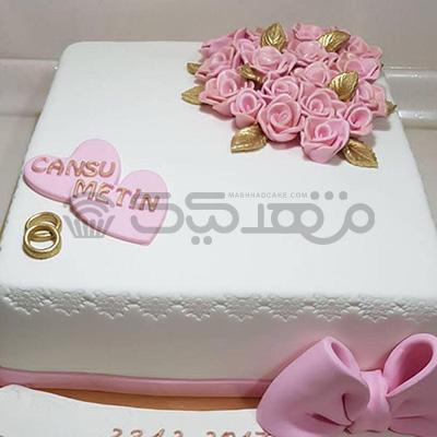 کیک وانیلی با  روکش خامه و تزئینات فندانت  || مشهد کیک سفارش آنلاین کیک و شیرینی در مشهد
