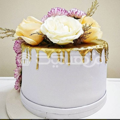 کیک دیزاین شده با شکلات و گلهای طبیعی  || مشهد کیک سفارش آنلاین کیک و شیرینی در مشهد