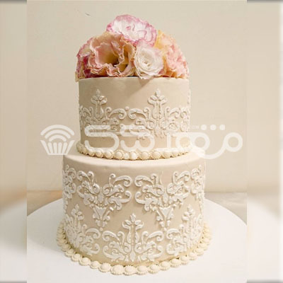 کیک فندانت با گلهای طبیعی  || مشهد کیک سفارش آنلاین کیک و شیرینی در مشهد